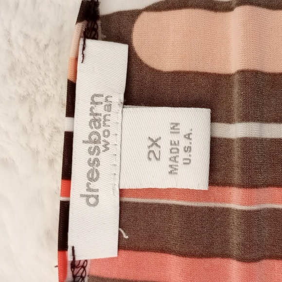 Dress Barn '70s geometric print of Brown, peach, orange and white knit top. - Picture 2 of 4